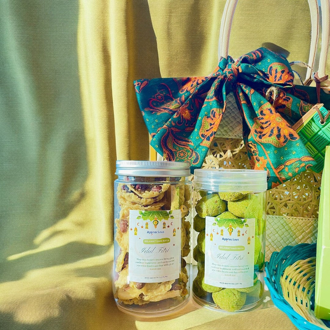 SERAMBI (Raya Package with Delicious Cookies, chips and sweet chocolate)